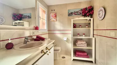 Middle Floor Apartment in Nueva Andalucía