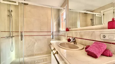 Middle Floor Apartment in Nueva Andalucía