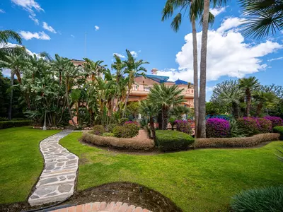 Detached Villa in Nueva Andalucía