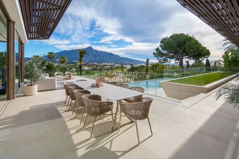 Detached Villa in Nueva Andalucía