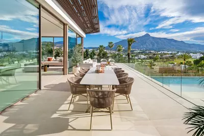 Detached Villa in Nueva Andalucía