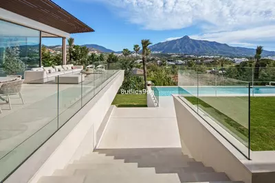 Detached Villa in Nueva Andalucía