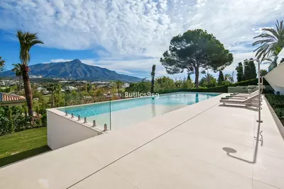 Detached Villa in Nueva Andalucía
