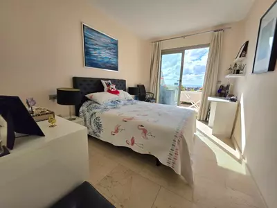 Middle Floor Apartment in Estepona