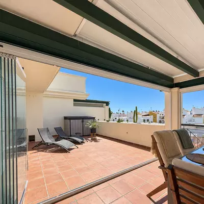 Top Floor Apartment in Nueva Andalucía