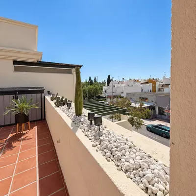Top Floor Apartment in Nueva Andalucía
