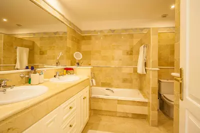 Middle Floor Apartment in Elviria