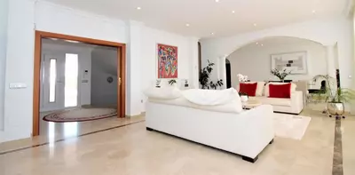 Detached Villa in El Paraiso