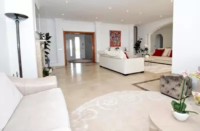 Detached Villa in El Paraiso