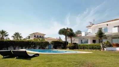 Detached Villa in El Paraiso