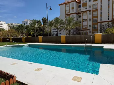 Middle Floor Apartment in Estepona
