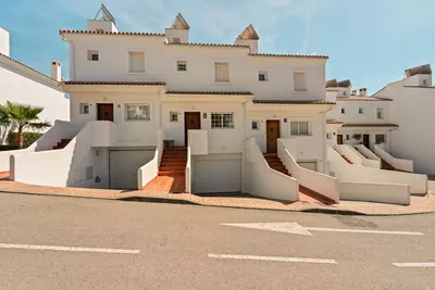 Townhouse in El Paraiso