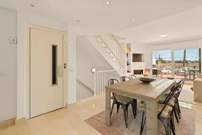 Townhouse in El Paraiso