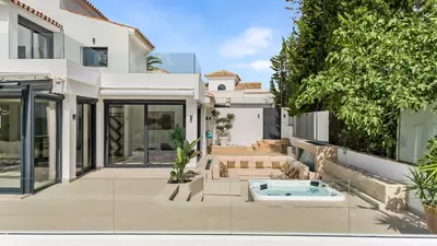 Detached Villa in Nueva Andalucía