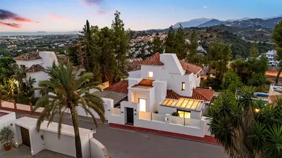 Detached Villa in Nueva Andalucía