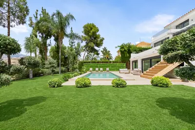 Detached Villa in Nueva Andalucía