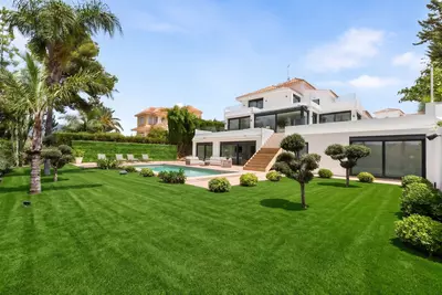 Detached Villa in Nueva Andalucía