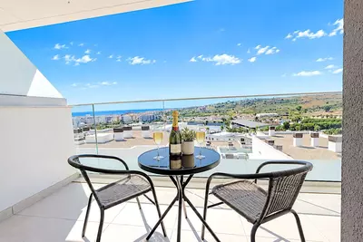 Middle Floor Apartment in Estepona