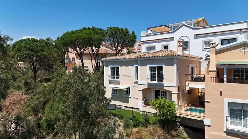 Semi-Detached House in Nueva Andalucía