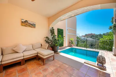 Semi-Detached House in Nueva Andalucía