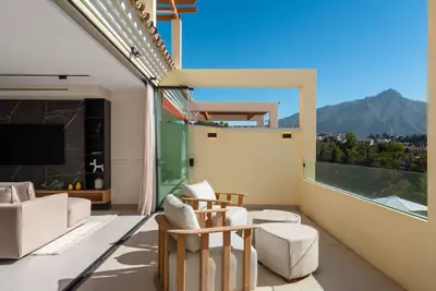 Middle Floor Apartment in Nueva Andalucía