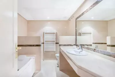 Middle Floor Apartment in Marbella