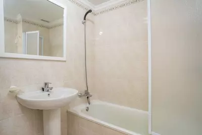 Middle Floor Apartment in Estepona
