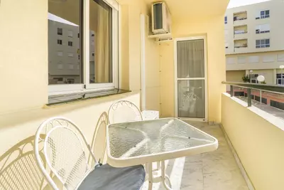Middle Floor Apartment in Estepona