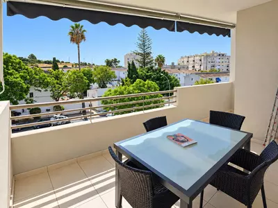Middle Floor Apartment in Nueva Andalucía