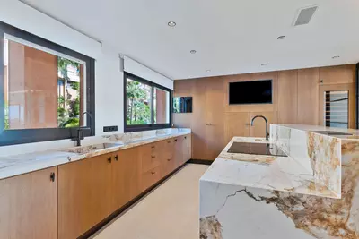 Middle Floor Apartment in Nueva Andalucía