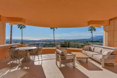 Middle Floor Apartment in Nueva Andalucía