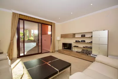 Middle Floor Apartment in Estepona