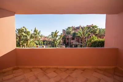 Middle Floor Apartment in Estepona