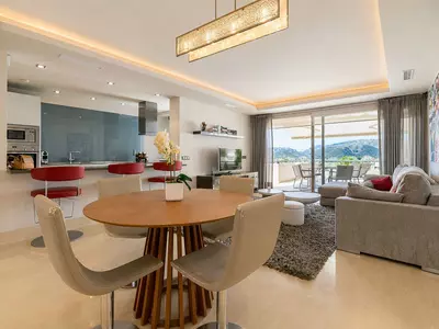 Middle Floor Apartment in Benahavís