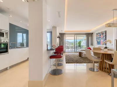Middle Floor Apartment in Benahavís