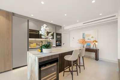 Middle Floor Apartment in Estepona