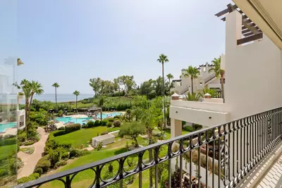 Middle Floor Apartment in Estepona