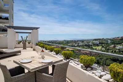 Middle Floor Apartment in Benahavís
