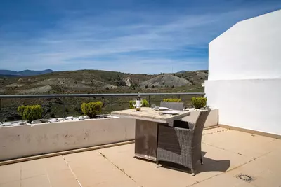 Middle Floor Apartment in Benahavís