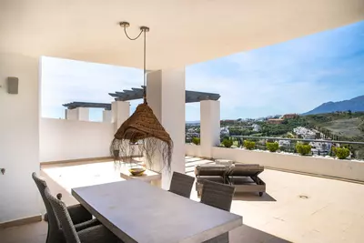 Middle Floor Apartment in Benahavís