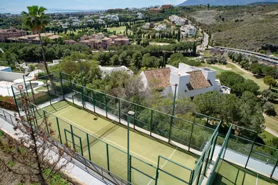 Middle Floor Apartment in Benahavís