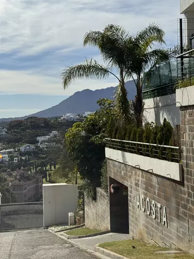 Middle Floor Apartment in Benahavís