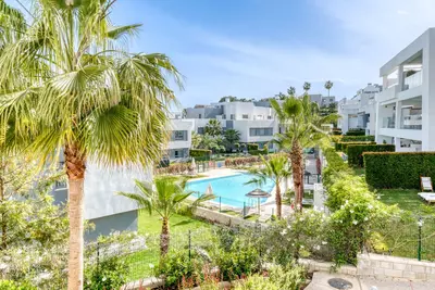 Middle Floor Apartment in Estepona