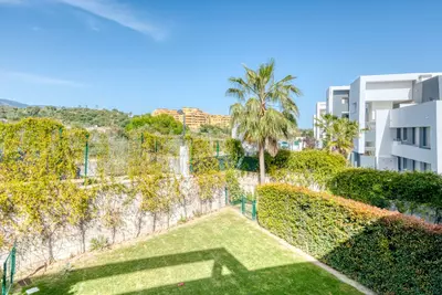 Middle Floor Apartment in Estepona