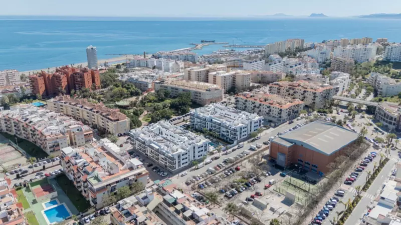 Middle Floor Apartment in Estepona