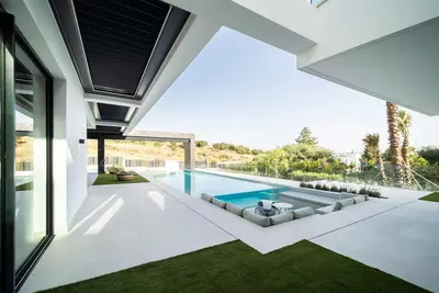 Detached Villa in El Paraiso