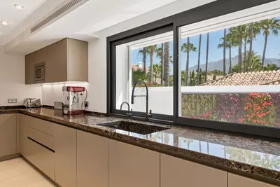 Detached Villa in Nueva Andalucía