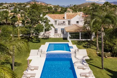 Detached Villa in Nueva Andalucía