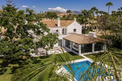 Detached Villa in Nueva Andalucía