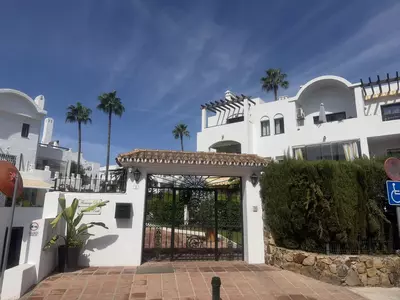 Top Floor Apartment in El Paraiso